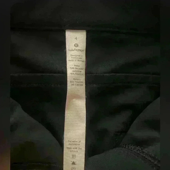 Lululemon Womens size 4 Black pants with zipper button closure - Picture 4 of 5